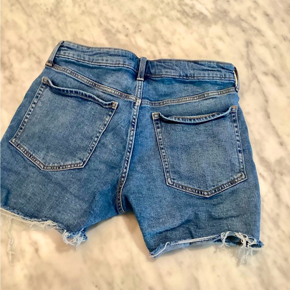 Women’s distressed straight size 12 shorts gently used 🌸🌸🦋🦋 - Picture 2 of 3